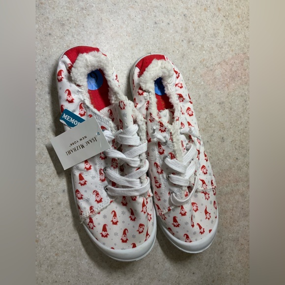 Isaac Mizrahi White and Red Patterned Sneakers - Picture 2 of 3